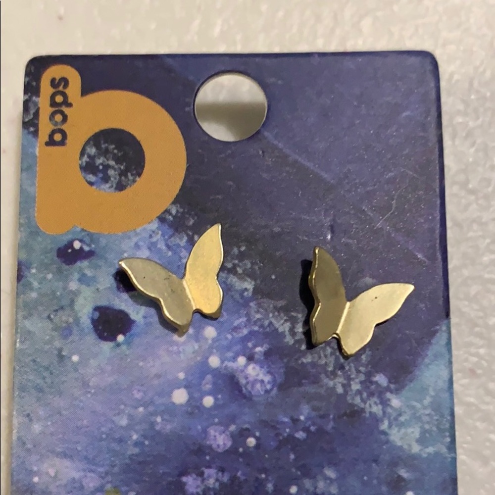 5/$20 Bops Butterfly Earrings Set - Picture 6 of 7